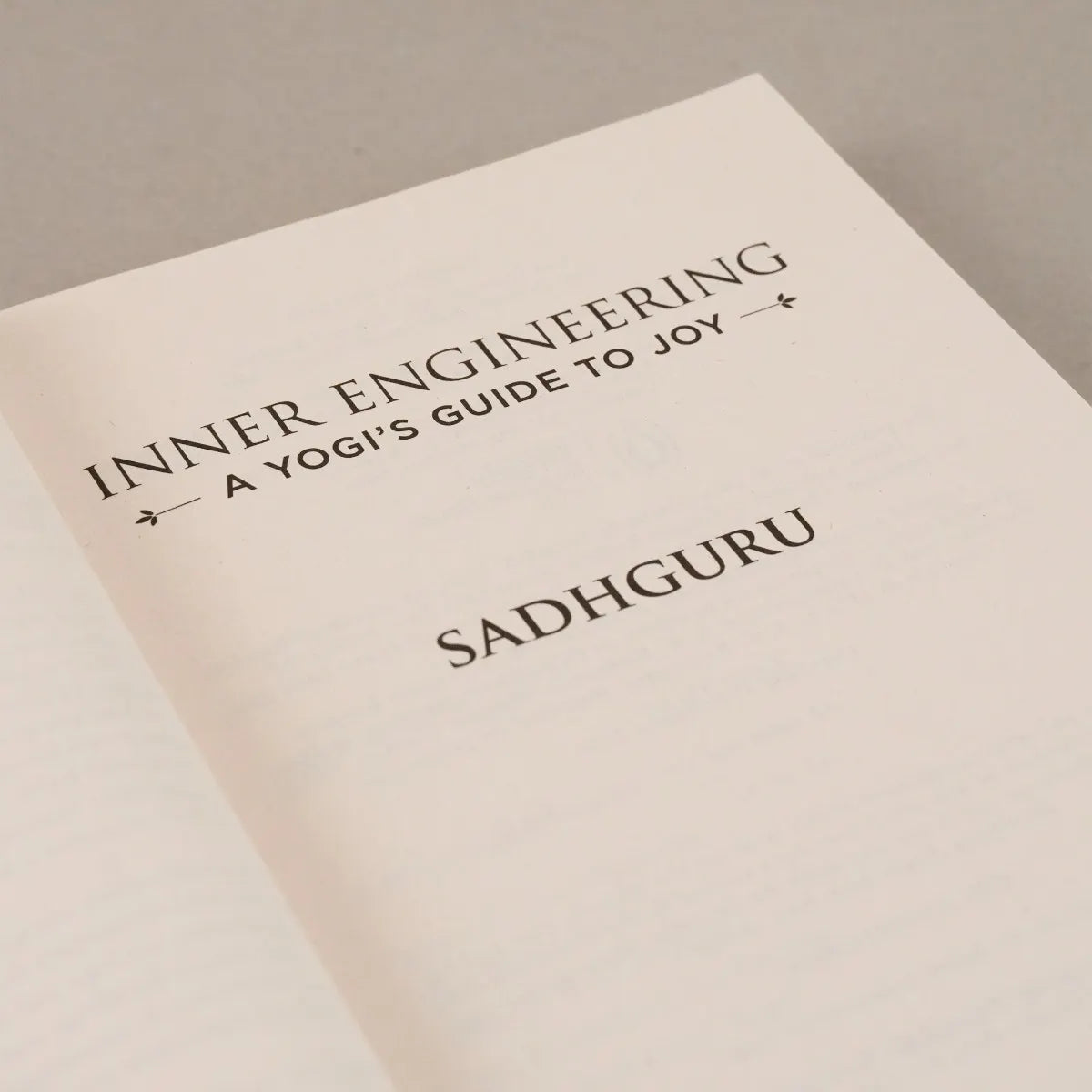 Inner Engineering : A Yogi's Guide to Joy (Soft Cover)
