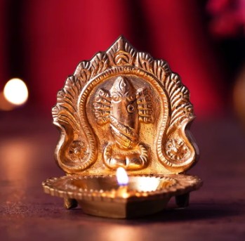 Linga Bhairavi Lamp. Brass lamp. Strong and sturdy oil lamp