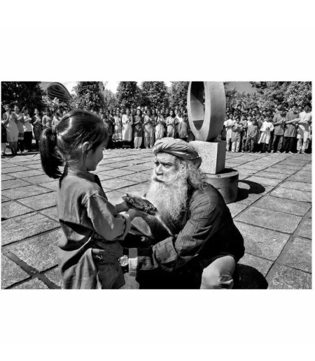 Sadhguru Photo Book by Raghu Rai (Standard Edition)